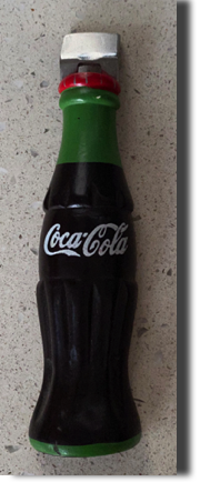7843-1 € 4,00 coca cola opener model flesje tevens magneet.jpeg